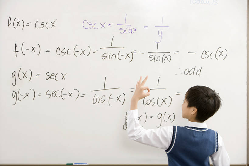 东方人,儿童,少年,脸,头,脸颊,一个人,学生,学校,教学楼,站,举,横图,室内,满意,纯洁,胜利,中国,亚洲,仅一个男性,仅一个人,背心,教育,校园,肩膀,小孩,背面,白板,手势,托,仅一个小孩,教室,校服,可爱,同意,童年,童趣,ok手势,知识,享乐,愉悦,童真,东亚,烂漫,无邪,北京市,技能,数学符号,解决,天真,男孩,男人,男性,亚洲人,中国人,孩子,头部,脸部,脸蛋,面部,举起,举手,举着,向上举,向上伸,向上托,彩图,教学大楼,小学,男生,打手势,同意手势,小学生,bj175