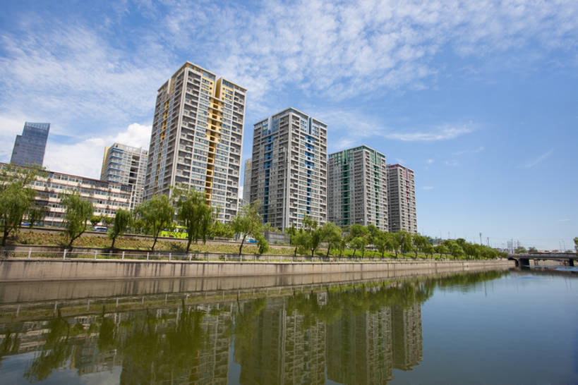 无人,横图,室外,白天,度假,河流,美景,城市风光,城市,建筑,摩天大楼,北京,中国,亚洲,景观,云,公寓,首都,娱乐,现代,树,蓝色,风景,天空,社区,享受,休闲,景色,放松,摄影,都市风光,房地产,东亚,繁荣,彩图,居住区,林荫大道,通惠河,bj175