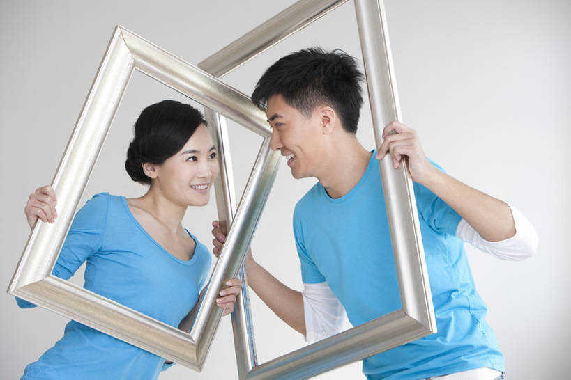 东方人,成年人,中年人,两个人,笑,微笑,露齿笑,横图,室内,正面,爱情,快乐,幸福,相框,北京,中国,亚洲,连接,握,墙,浪漫,休闲装,刺激,白色,站着,温暖,温馨,面对面,恩爱,乐趣,握着,恋人,摄影,和睦,东亚,陪同,陪伴,团结,男人,男性,年轻男性,女人,女性,中年女性,亚洲人,中国人,年轻人,情侣,半身,彩图,爱,伴侣,融洽,伴随,bj175