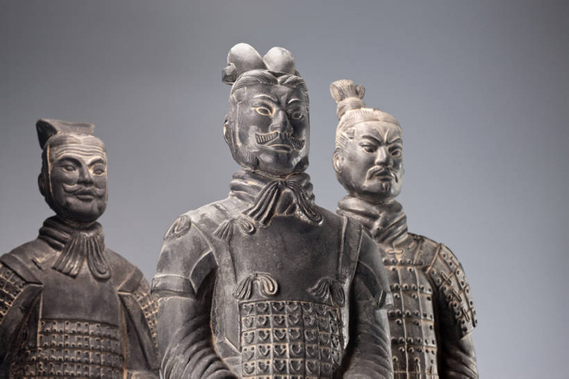 无人,横图,特写,奢侈,静物,北京,兵马俑,中国,亚洲,灰色背景,艺术,雕像,艺术品,古典,豪华,历史,传统,古代,三个,摄影,古董,华丽,中国文化,古典风格,东亚,富丽,华美,古代文明,彩图,影棚拍摄,传统文化,华侈,奢华,过去,bj175