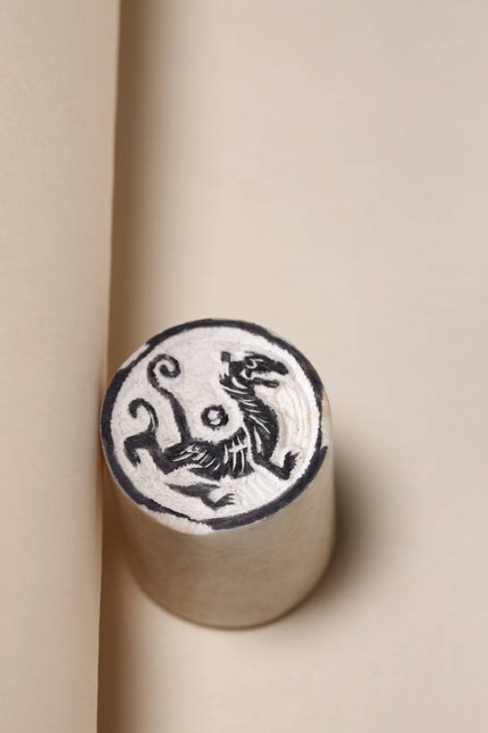 无人,竖图,特写,奢侈,海豹,静物,北京,中国,亚洲,艺术,办公用品,古典,豪华,历史,传统,文具,一个,摄影,单个,印章,华丽,办公设备,文具用品,图章,中国文化,宣纸,古典风格,签署,东亚,白虎,文化工具,富丽,鉴定,华美,古代文明,彩图,影棚拍摄,传统文化,华侈,奢华,过去,bj175