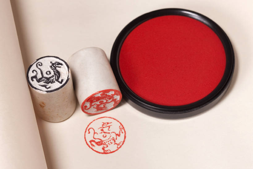 无人,横图,特写,奢侈,成功,海豹,静物,北京,中国,亚洲,艺术,龙,办公用品,古典,豪华,历史,传统,文具,三个,红色,摄影,印章,华丽,办公设备,文具用品,图章,高贵,中国文化,图腾,传说,宣纸,古典风格,签署,印泥,东亚,白虎,文化工具,祥瑞,富丽,灵兽,权势,尊荣,鉴定,华美,古代文明,幸运,彩图,影棚拍摄,传统文化,华侈,奢华,过去,bj175