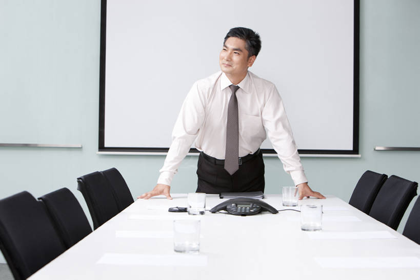 东方人,成年人,中年人,一个人,商务人士,商务男性,办公室,微笑,横图,室内,正面,衬衫,商务,快乐,满意,骄傲,成功,信心,技术,杯子,椅子,玻璃,北京,中国,亚洲,仅一个男性,仅一个人,仅一个中年男性,套装,工作,会议桌,领带,靠,靠着,向上看,站着,职业,思考,摄影,生活方式,技巧,权威,领导,经理,成就,决心,肖像,手艺,商务装,工薪阶层,东亚,会议电话,投影屏幕,技能,技艺,能力,把握,男人,男性,中年男性,亚洲人,中国人,白领,上班族,彩图,衬衣,妙技,焦距,办公室职员,本领,首席执行官,掌控,bj175