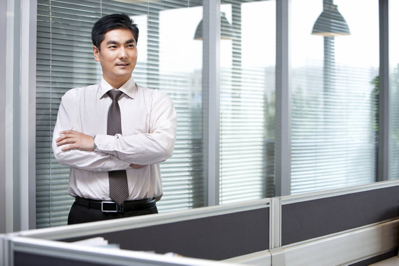 东方人,成年人,中年人,一个人,商务人士,商务男性,办公室,双手交叉,微笑,横图,室内,白天,正面,衬衫,商务,快乐,满意,幸福,骄傲,成功,信心,北京,中国,亚洲,仅一个男性,仅一个人,仅一个中年男性,套装,工作,走廊,领带,注视,方向,现代,观察,看,站着,职业,思考,想,沉思,摄影,观看,权威,察看,领导,双手抱胸,经理,企业,公司,关注,隔间,销售,肖像,商务装,工薪阶层,东亚,营销,责任,无忧无虑,把握,认真,男人,男性,中年男性,亚洲人,中国人,白领,上班族,半身,彩图,衬衣,办公室职员,首席执行官,掌控,市场营销,bj175