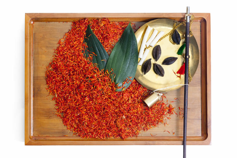 无人,横图,俯视,植物,静物,北京,中国,亚洲,药,干燥,食品,草药,药草,饮食,中药,饮料,干花,红花,摄影,有机食品,影棚,多样,医疗,中国文化,摄影棚,药材,中草药,营养品,中医,东亚,健康食物,中药材,本草,秤砣,秤,彩图,高角度拍摄,影棚拍摄,拍摄,木通,传统文化,bj175