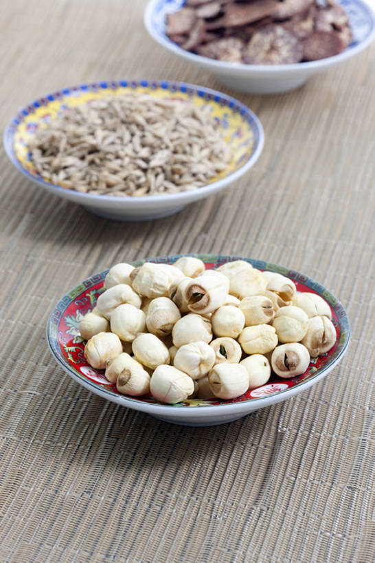 无人,竖图,植物,静物,水果,北京,中国,亚洲,药,干燥,莲子,食品,草药,饮食,中药,饮料,碗,干花,摄影,有机食品,影棚,多样,医疗,中国文化,摄影棚,药材,中草药,营养品,中医,东亚,健康食物,槟榔,中药材,本草,槟榔子,大腹子,宾门,橄榄子,青仔,彩图,影棚拍摄,拍摄,传统文化,bj175