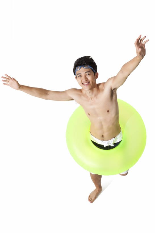 游泳,东方人,一个人,站,微笑,竖图,俯视,白色背景,正面,泳装,度假,日光浴,游戏,快乐,兴奋,中国,亚洲,泳裤,救生圈,塑料,玩,注视,娱乐,刺激,塑料制品,游泳圈,夏天,观察,看,站着,休闲,充气,观看,活动,单腿,察看,享乐,救生,愉悦,发泄,关注,消遣,智力,东亚,宣泄,泅水,年轻男性,亚洲人,中国人,年轻人,玩耍,嬉戏,站立,张开手臂,彩图,高角度拍摄,全身,影棚拍摄,bj175