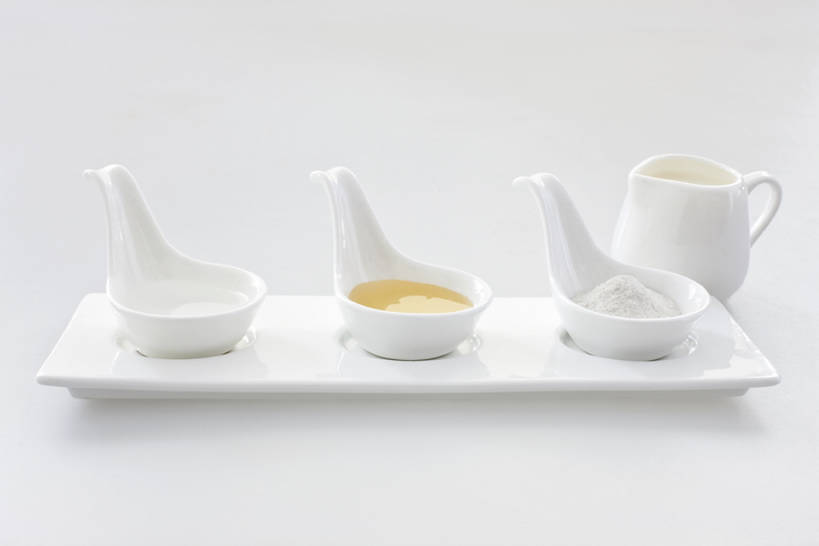 蜂蜜,无人,横图,白色背景,静物,一排,整齐,醋,调料,面粉,餐盘,排列,三个,白色,汤匙,奶油,摄影,队列,彩图,影棚拍摄,bj175