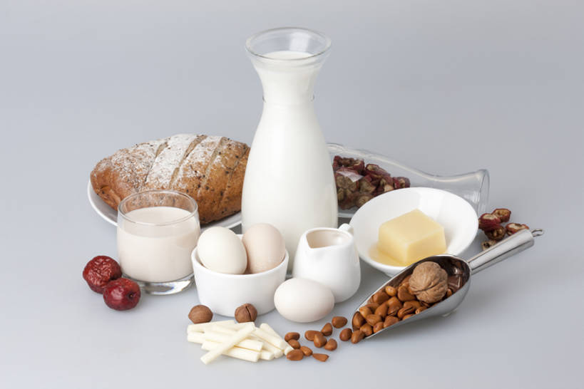 面包,蜂蜜,奶酪,牛奶,无人,白色背景,早餐,静物,水果,玻璃,材料,鸡蛋,食品,坚果,松子,松子仁,主食,饮食,白色,牛奶瓶,干果,健康,枣,摄影,多样,长面包,松仁,奶制品,清新,干的,榛子,健康食物,松籽仁,玻璃杯,彩图,影棚拍摄,bj175