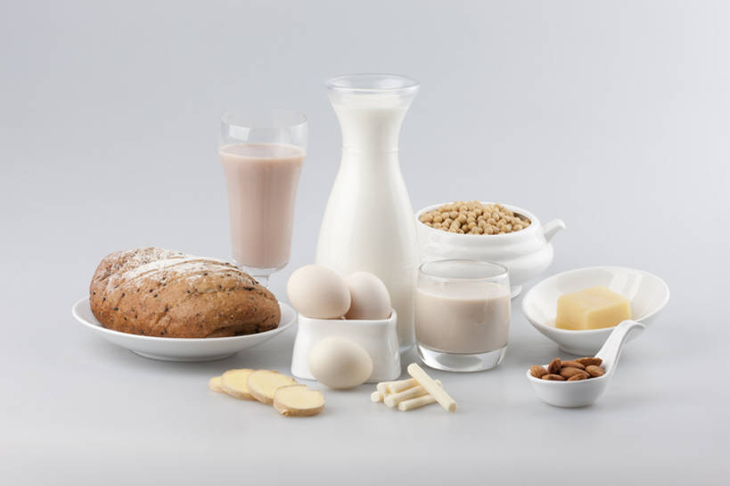 面包,奶酪,牛奶,无人,白色背景,早餐,杏仁,大豆,静物,玻璃,材料,鸡蛋,食品,主食,饮食,白色,牛奶瓶,健康,摄影,多样,长面包,奶制品,清新,健康食物,玻璃杯,彩图,影棚拍摄,bj175