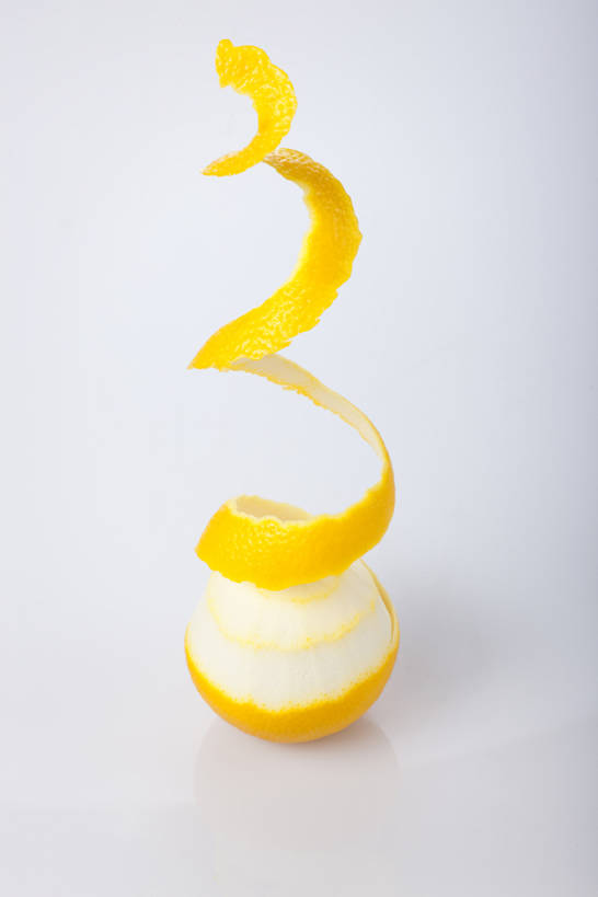 无人,竖图,室内,白色背景,正面,静物,水果,食品,果皮,饮食,一个,白色,橙色,成熟,摄影,影棚,单个,简单,清新,摄影棚,柑橘属,健康食物,纯净,螺线,去皮,彩图,全身,影棚拍摄,拍摄,bj175