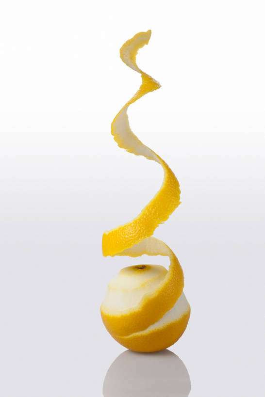 无人,竖图,室内,白色背景,正面,静物,水果,反射,食品,果皮,饮食,一个,白色,橙色,成熟,摄影,影棚,单个,简单,清新,摄影棚,柑橘属,健康食物,纯净,螺线,去皮,彩图,全身,影棚拍摄,拍摄,bj175