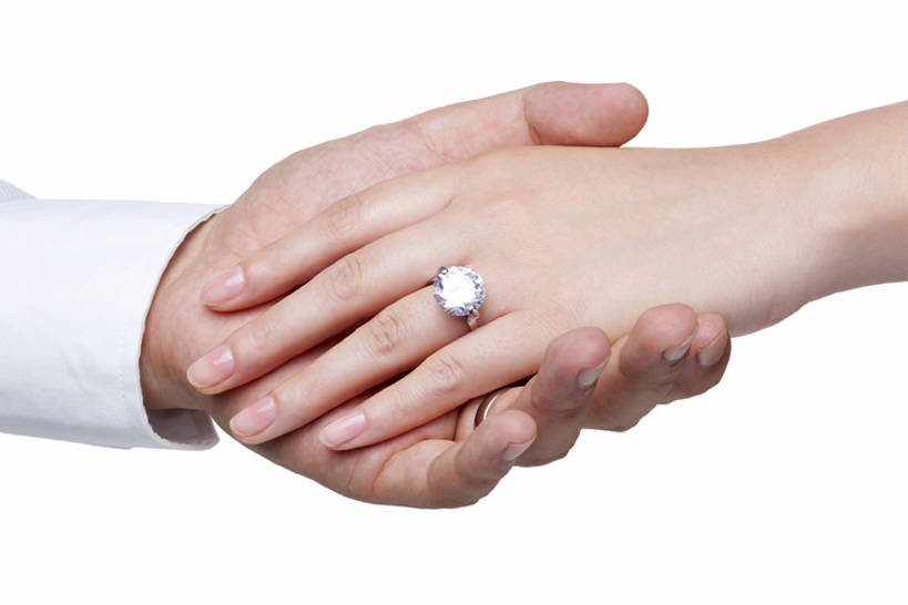 东方人,成年人,中年人,手,两个人,夫妻,丈夫,妻子,新娘,新郎,横图,特写,白色背景,正面,爱情,婚礼,快乐,北京,中国,亚洲,连接,庆祝,结婚,浪漫,结婚戒指,休息,概念,喜庆,手指,恩爱,恋人,摄影,影棚,生长,生活方式,纪念,支撑,部分,誓言,袖子,关爱,摄影棚,东亚,陪同,贡献,陪伴,异性恋,开端,团结,信任,男人,男性,年轻女性,女人,女性,中年男性,亚洲人,中国人,年轻人,手臂,夫妇,情侣,手牵手,彩图,影棚拍摄,爱,高兴,拍摄,伴侣,传统文化,订婚,订婚戒指,承诺,结婚证词,证词,伴随,bj175