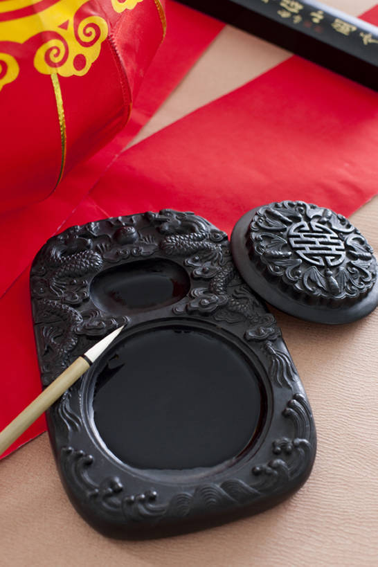 无人,竖图,室内,运气,静物,照明,中国,春节,亚洲,庆祝,装饰,灯笼,毛笔,墨水,纸灯笼,红色,灯具,汉字,摄影,照亮,照明设备,中国文化,印泥,东亚,繁荣,元旦,彩图,影棚拍摄,传统文化,象征主义,bj175