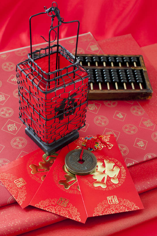 无人,竖图,室内,运气,算盘,静物,照明,中国,春节,亚洲,庆祝,装饰,灯笼,纸灯笼,红色,福字,灯具,汉字,摄影,红包,照亮,照明设备,中国文化,东亚,繁荣,元旦,硬币,彩图,影棚拍摄,传统文化,象征主义,bj175