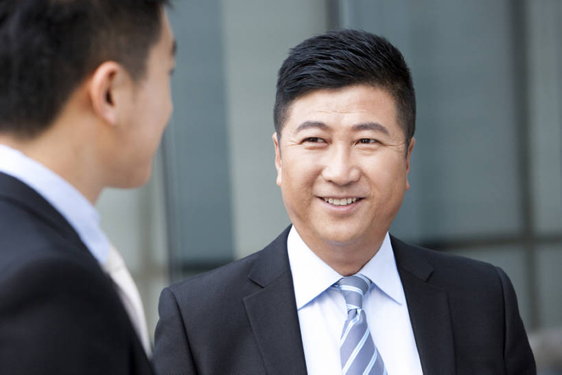 东方人,中年人,老年人,脸,头,脸颊,两个人,商务人士,商务男性,办公室,站,微笑,横图,白天,衬衫,商务,讨论,快乐,通讯,幸福,成功,信心,北京,中国,亚洲,套装,方向,肩膀,面对面,办公大楼,摄影,领导,经理,商务装,合伙,工薪阶层,东亚,把握,老年男性,男人,年轻男性,亚洲人,中国人,年轻人,头部,脸部,脸蛋,面部,白领,上班族,说话,彩图,衬衣,首席执行官,掌控,bj175