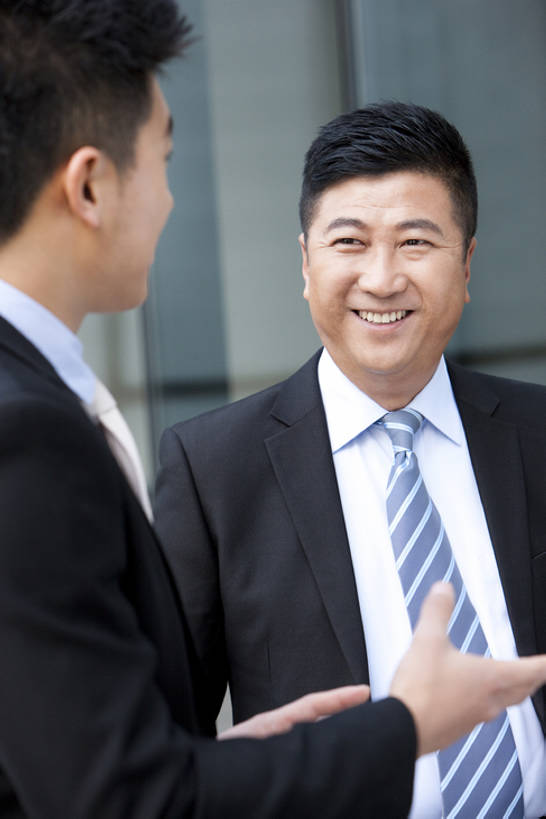东方人,中年人,老年人,两个人,商务人士,商务男性,办公室,站,微笑,竖图,白天,衬衫,商务,讨论,快乐,通讯,幸福,成功,信心,计划,北京,中国,亚洲,套装,方向,手势,办公大楼,摄影,领导,经理,商务装,合伙,工薪阶层,东亚,计划书,策略,把握,筹划,打算,老年男性,男人,年轻男性,亚洲人,中国人,年轻人,白领,上班族,说话,半身,彩图,衬衣,打手势,首席执行官,掌控,bj175