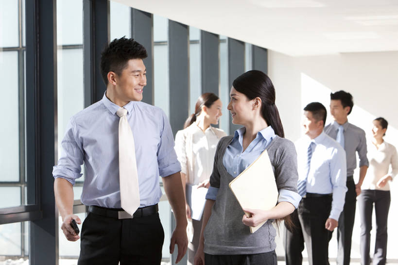 东方人,两个人,商务人士,商务男性,商务女性,办公室,微笑,横图,室内,衬衫,商务,通讯,合作,团队,技术,手机,北京,中国,亚洲,套装,工作,文件,联系,办公大楼,摄影,运送,商务装,合伙,工薪阶层,东亚,陪同,无线电技术,陪伴,男人,年轻男性,年轻女性,女人,亚洲人,中国人,年轻人,白领,上班族,电话机,步行,半身,彩图,衬衣,伴随,bj175