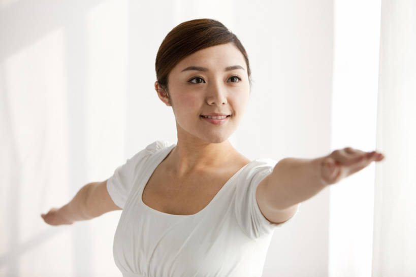 东方人,脸,头,脸颊,一个人,微笑,横图,室内,白色背景,正面,锻炼,瑜伽,运动,中国,亚洲,肩膀,健康,安静,放松,活力,力量,美女,平衡,摄影,宁静,协调,高雅,优美,决心,弹性,东亚,年轻女性,亚洲人,中国人,年轻人,头部,脸部,脸蛋,面部,张开手臂,彩图,影棚拍摄,和蔼,美人,bj175