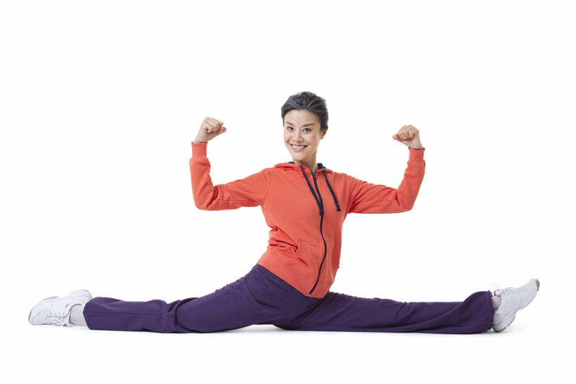 东方人,成年人,中年人,老年人,一个人,横图,白色背景,正面,运动服,快乐,信心,中国,亚洲,伸展,年轻,注视,观察,看,健康,力量,劈腿,观看,察看,享乐,关注,弹性,东亚,老年女性,女人,女性,亚洲人,中国人,彩图,全身,影棚拍摄,bj175