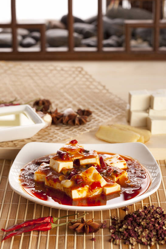 豆腐,无人,竖图,辣椒,静物,中国,亚洲,调味,香料,佐料,美味,食品,传统,麻婆豆腐,饮食,盘子,茴香,摄影,八角,八角茴香,大茴香,膳食,中国文化,东亚,主菜,八月珠,舶茴香,大料,作料,四川菜,彩图,传统文化,麻椒,成分,bj175