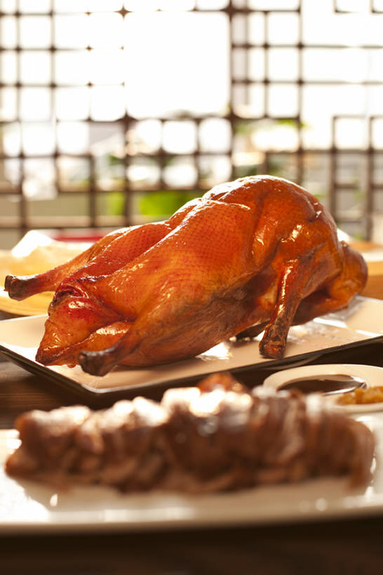 烤鸭,无人,竖图,桌子,静物,北京,中国,亚洲,肉,美味,食品,传统,鸭肉,肉类,饮食,摄影,风格,膳食,中国文化,肉食,东亚,北京烤鸭,主菜,彩图,传统文化,bj175