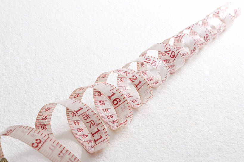 无人,横图,俯视,留白,白色背景,静物,北京,中国,亚洲,形状,测量,螺旋,卷尺,概念,健康,摄影,测量工具,控制,瘦身,东亚,彩图,高角度拍摄,影棚拍摄,bj175