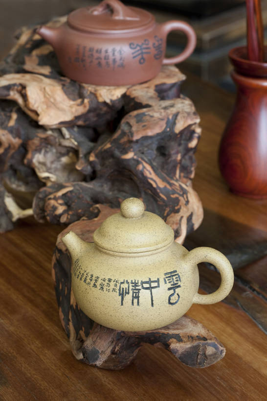 无人,竖图,室内,特写,下午茶,桌子,静物,北京,中国,亚洲,装饰,材料,瓷器,壶,陶瓷制品,古典,茶盘,传统,两个,茶壶,容器,工艺品,茶馆,陶器,摄影,根雕,紫砂壶,中国茶,简单,中国文化,古典风格,东亚,东亚文化,彩图,传统文化,bj175