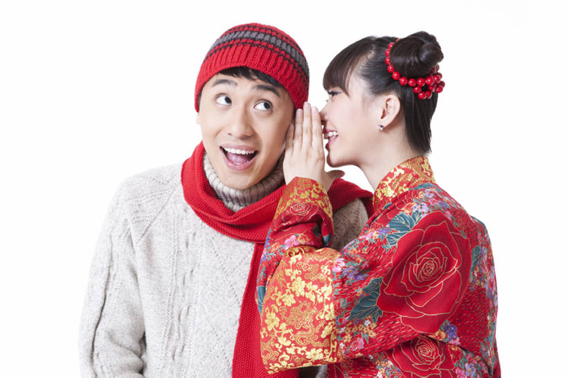 东方人,成年人,两个人,笑,微笑,露齿笑,横图,留白,白色背景,正面,毛衣,爱情,奢侈,游戏,快乐,幸福,帽子,北京,中国,春节,亚洲,豪华,浪漫,祝福,听,玩,休闲装,娱乐,传统,盛装,衣服,围巾,休闲,温暖,温馨,恩爱,恋人,摄影,影棚,活动,幽默,华丽,和睦,愉悦,发泄,秘密,消遣,智力,发髻,中国文化,摄影棚,耳语,东亚,宣泄,编织帽,富丽,华美,异性恋,男人,男性,年轻男性,年轻女性,女人,女性,亚洲人,中国人,年轻人,情侣,玩耍,嬉戏,半身,彩图,影棚拍摄,传统服装,装扮,拍摄,伴侣,唐装,融洽,翻白眼,传统文化,华侈,奢华,挨着,传统节日,bj175