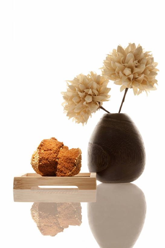 点心,无人,竖图,留白,白色背景,早餐,静物,花瓶,北京,中国,亚洲,反射,面粉,美味,食品,饮品,餐盘,小吃,主食,饮食,装饰品,花,食物,饮料,插花,甜食,诱惑,摄影,有机食品,创造力,高雅,风格,简单,膳食,可口,中国文化,东亚,东亚文化,健康食物,式样,适口,想法,彩图,传统文化,开口笑,bj175