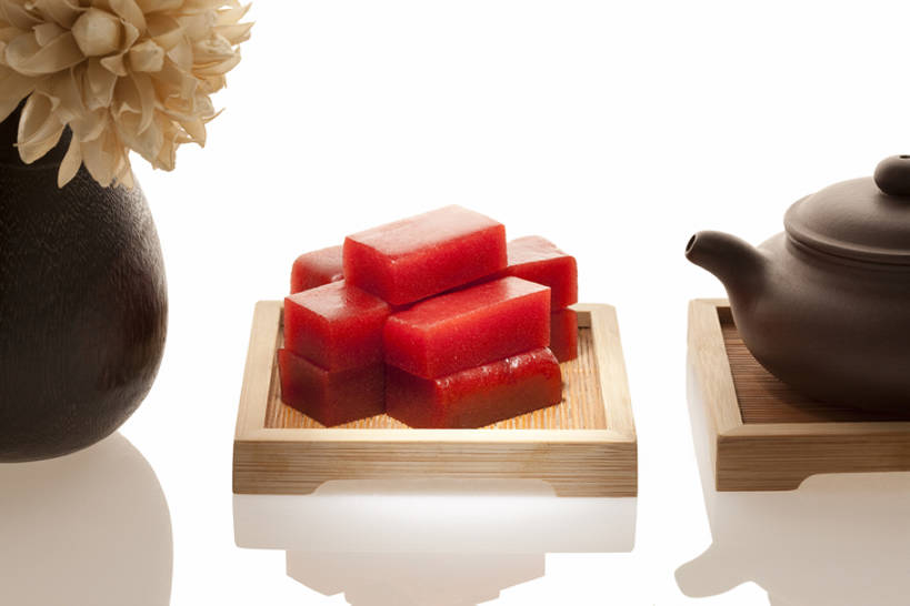 点心,无人,横图,特写,留白,白色背景,早餐,静物,花瓶,北京,中国,亚洲,堆叠,反射,面粉,美味,食品,饮品,餐盘,小吃,饮食,装饰品,花,食物,饮料,红色,插花,茶壶,甜食,诱惑,摄影,有机食品,创造力,高雅,风格,简单,膳食,可口,中国文化,山楂糕,东亚,东亚文化,健康食物,式样,适口,想法,彩图,传统文化,bj175