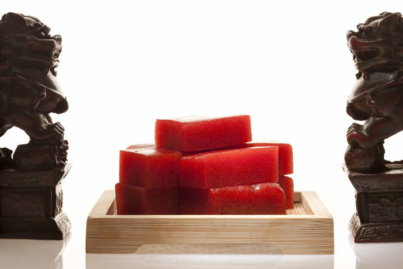 点心,无人,横图,留白,白色背景,早餐,狮子,静物,雕塑,北京,中国,亚洲,堆叠,面粉,美味,食品,饮品,餐盘,小吃,饮食,装饰品,食物,饮料,红色,甜食,诱惑,摄影,有机食品,创造力,高雅,风格,简单,膳食,可口,中国文化,山楂糕,东亚,东亚文化,健康食物,式样,适口,想法,彩图,传统文化,bj175