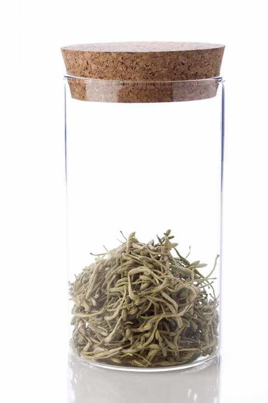 无人,竖图,白色背景,静物,玻璃,北京,中国,亚洲,堆叠,丰富,反射,材料,草药,药草,软木塞,传统,自然,瓶子,干花,健康,瓶盖,摄影,有机食品,堆,医疗,简单,草本,中国文化,干的,中医,东亚,忍冬,替代疗法,彩图,影棚拍摄,传统文化,成分,bj175