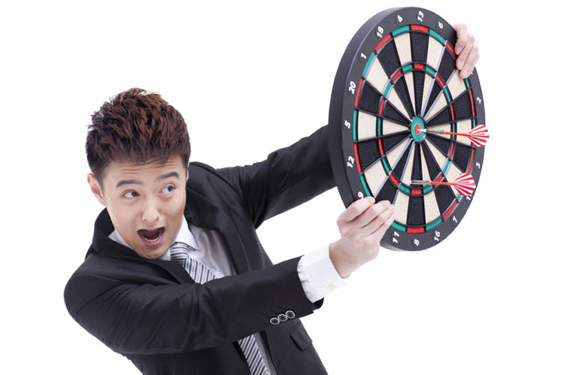 东方人,成年人,一个人,商务人士,商务男性,横图,留白,白色背景,侧面,衬衫,商务,时尚,风险,北京,中国,亚洲,仅一个男性,仅一个人,套装,正装,飞镖盘,领带,飞镖,拿着,注视,现代,仅一个年轻男性,观察,看,张嘴,活力,摄影,影棚,生活方式,观看,害怕,幽默,察看,隐藏,关注,摄影棚,商务装,张大嘴巴,镖盘,镖靶,工薪阶层,东亚,遮蔽,危险,男人,男性,年轻男性,亚洲人,中国人,年轻人,白领,上班族,张开嘴,半身,彩图,影棚拍摄,衬衣,拍摄,办公室职员,镖,bj175