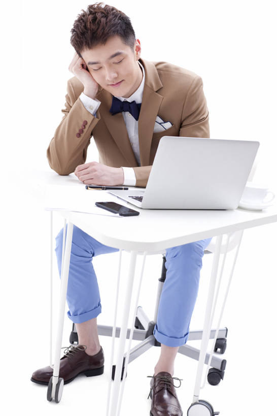 东方人,成年人,一个人,商务人士,商务男性,办公室,坐,睡,微笑,竖图,室内,留白,白色背景,正面,衬衫,商务,时尚,笔记本电脑,技术,桌子,北京,中国,亚洲,仅一个男性,仅一个人,撑,套装,正装,托腮,现代,书桌,仅一个年轻男性,托,职业,休闲,放松,摄影,影棚,生活方式,技巧,午睡,享乐,托下巴,摄影棚,手艺,商务装,工薪阶层,东亚,完成,无线电技术,技能,技艺,无忧无虑,计算机,男人,男性,年轻男性,亚洲人,中国人,年轻人,白领,上班族,闭着眼睛,困,困觉,寝息,睡觉,彩图,全身,影棚拍摄,衬衣,拍摄,妙技,办公室职员,本领,小睡,韩版,bj175