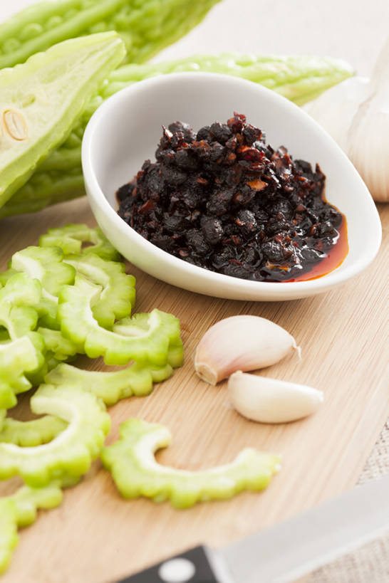 点心,面包,无人,竖图,特写,蔬菜,静物,金属制品,中国,亚洲,切开,准备,金属,材料,瓷器,工具,苦瓜,调料,生食,食品,面点,刀具,饮品,营养,吐司,饮食,食物,糕点,饮料,绿色,自然,碗,刀,切,健康,摄影,有机食品,蒜瓣,法式面包,膳食,可口,清新,菜刀,豆豉,剖面,吐司面包,东亚,切面,健康食物,切菜刀,适口,大蒜,烹调,彩图,影棚拍摄,多士,听型面包,bj175