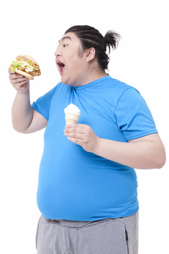 东方人,成年人,肥胖,一个人,吃,竖图,留白,白色背景,侧面,运动服,快乐,贪欲,幸福,北京,中国,亚洲,仅一个男性,仅一个人,食品,拿着,汉堡包,饮食,仅一个年轻男性,张嘴,冰淇淋,夸张,乐趣,摄影,影棚,生活方式,幽默,享乐,摄影棚,张大嘴巴,饥饿,东亚,男人,男性,年轻男性,亚洲人,中国人,年轻人,张开嘴,彩图,影棚拍摄,欢乐,拍摄,饿,暴饮暴食,冰淇淋蛋卷,bj175