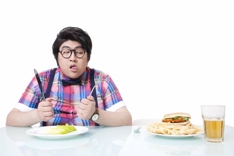 啤酒,东方人,成年人,肥胖,一个人,吃,横图,白色背景,正面,贪欲,蔬菜,餐具,吊带,北京,中国,亚洲,仅一个男性,仅一个人,方格,格子,领结,眼镜,食品,拿着,休闲装,汉堡包,炸薯条,饮食,饮料,仅一个年轻男性,绿色,盘子,快餐,健康,素食,夸张,摄影,有机食品,影棚,生活方式,幽默,膳食,瘦身,摄影棚,饥饿,东亚,节制,男人,男性,年轻男性,亚洲人,中国人,年轻人,半身,彩图,影棚拍摄,拍摄,窥视,鸡肉汉堡,饿,暴饮暴食,bj175