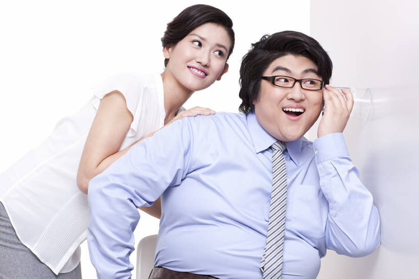 东方人,成年人,两个人,同事,商务人士,商务男性,商务女性,笑,说,微笑,露齿笑,横图,白色背景,正面,衬衫,商务,讨论,快乐,兴奋,幸福,神秘,分享,成功,合作,团队,集体,信心,北京,中国,亚洲,套装,正装,眼镜,墙,领带,听,拿着,队伍,刺激,职业,搭,摄影,影棚,生活方式,幽默,专心,领导,象征,庄重,偷听,成就,搭着,秘密,摄影棚,商务装,身份,私密,合伙,领袖,工薪阶层,东亚,正式,地位,想法,交流,男人,男性,年轻男性,年轻女性,女人,女性,亚洲人,中国人,年轻人,白领,上班族,沟通,讲话,交谈,商讨,说话,谈话,半身,彩图,影棚拍摄,衬衣,拍摄,办公室职员,隐秘,挨着,好奇心,好消息,bj175