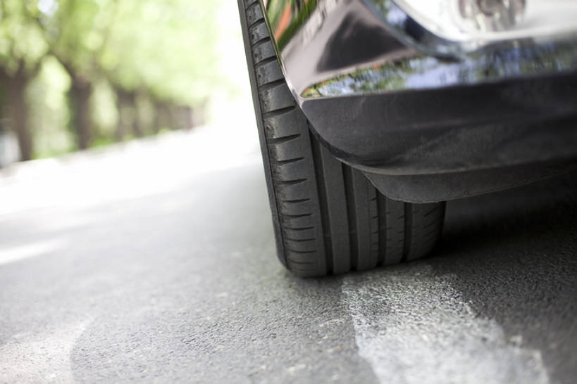 无人,横图,室外,特写,白天,汽车,静物,北京,中国,亚洲,分界线,机动车,停车线,现代,车,车轮,轮胎,交通工具,轿车,财富,运输,摄影,双黄线,车行道,车行道分界线,自驾游,载具,华贵,标线,东亚,车行线,半身,彩图,旅行,bj175