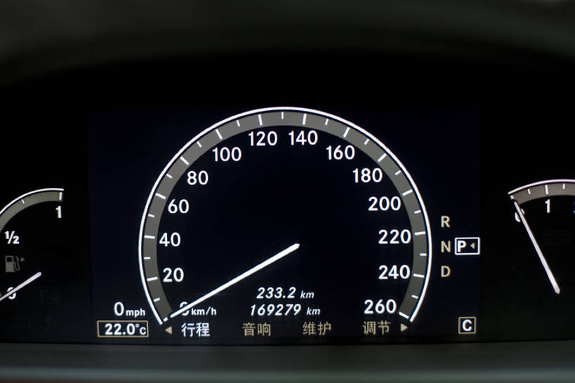 无人,横图,特写,汽车,静物,北京,亚洲,标志,数字,文字,字符,机动车,指针,标识,现代,车,黑色,交通工具,轿车,表,财富,摄影,阿拉伯数字,迅速,自驾游,载具,华贵,光标,驾驶室,仪表盘,东亚,仪表,彩图,全画面,全框架,全帧,旅行,全画幅,bj175