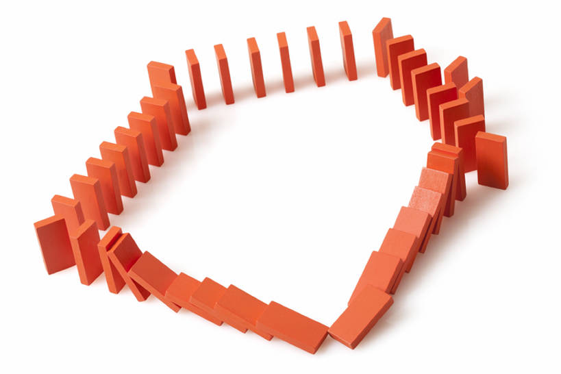 无人,家,横图,留白,抠图,白色背景,商务,建筑,静物,北京,中国,亚洲,一排,许多,连接,形状,丰富,整齐,房屋,很多,联系,排列,红色,站着,概念,金融,投资,摄影,建造,落下,创造力,危机,队列,多米诺,房地产,问题,东亚,倒塌,膨胀,想法,彩图,影棚拍摄,社会问题,房价,多米诺效应,bj175