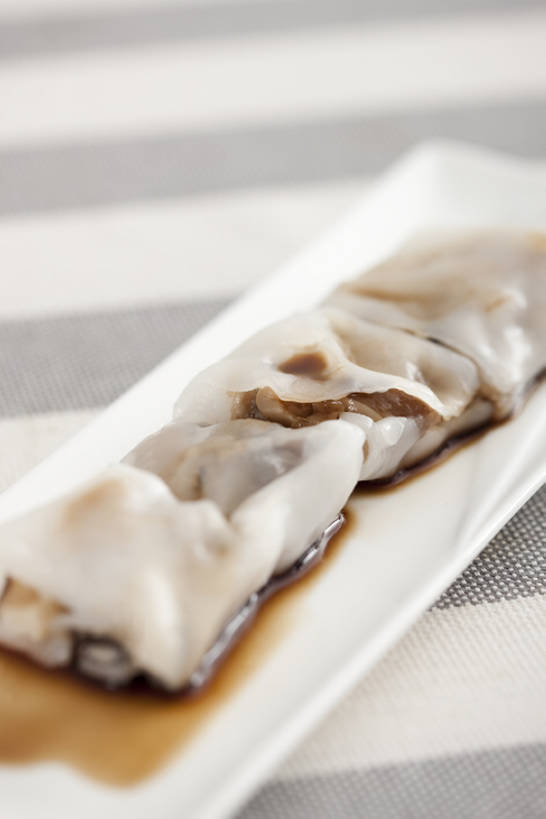 点心,无人,竖图,特写,烹饪,中餐,早餐,桌子,静物,北京,中国,亚洲,准备,料理,美味,食品,饮品,调味品,营养,传统,小吃,菜肴,美食,饮食,食物,饮料,盘子,快餐,健康,中式,诱惑,摄影,佳肴,有机食品,中华料理,膳食,可口,清新,中国文化,肠粉,东亚,东亚文化,健康食物,适口,广东菜,粤菜,彩图,蒸肠粉,传统文化,bj175