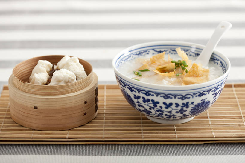 点心,无人,横图,早餐,桌子,静物,餐具,北京,中国,亚洲,准备,粥,美味,食品,饮品,营养,餐盘,传统,小吃,饮食,食物,饮料,碗,快餐,健康,诱惑,摄影,有机食品,膳食,可口,清新,中国文化,东亚,东亚文化,健康食物,蒸锅,适口,粤菜,彩图,白米粥,传统文化,烧包,bj175