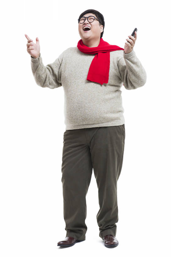 东方人,成年人,一个人,笑,微笑,露齿笑,竖图,留白,抠图,白色背景,正面,毛衣,快乐,兴奋,幸福,技术,手机,北京,中国,春节,亚洲,仅一个男性,仅一个人,握,风俗,节日,庆祝,装饰,眼镜,冬天,休闲装,传统,刺激,仅一个年轻男性,红色,围巾,向上看,站着,温暖,脂肪,活力,精神,乐趣,握着,摄影,围脖,保暖,华丽,点缀,享乐,仪式,御寒,中国文化,典礼,智能手机,东亚,衬托,美观,雅致,雅观,无线电技术,元旦,制度,男人,男性,年轻男性,亚洲人,中国人,年轻人,彩图,全身,影棚拍摄,欢乐,传统文化,传统节日,bj175