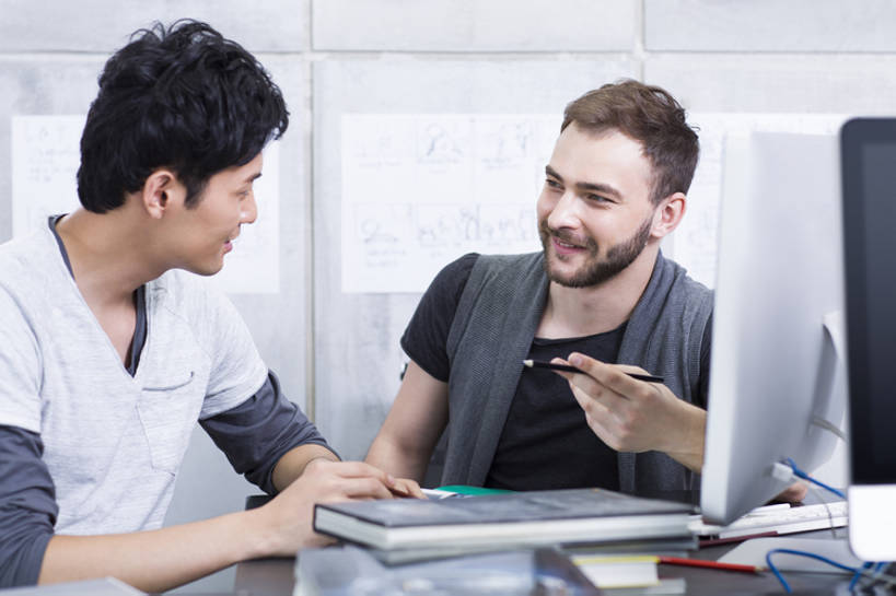 东方人,成年人,两个人,同事,商务人士,商务男性,办公室,笑,微笑,露齿笑,横图,室内,白天,正面,侧面,衬衫,商务,讨论,快乐,通讯,幸福,成功,合作,团队,集体,信心,显示器,技术,北京,中国,亚洲,套装,工作,办公用品,休闲装,现代,队伍,铅笔,职业,面对面,亲密,摄影,指导,技巧,创造力,领导,享乐,效率,企业,公司,工作室,成就,智力,努力,手艺,商务装,合伙,领袖,工薪阶层,东亚,陪同,技能,技艺,陪伴,想法,计算机,男人,男性,年轻男性,白种人,亚洲人,中国人,年轻人,白领,上班族,设计,说话,坐着,半身,彩图,衬衣,欢乐,妙技,办公室职员,本领,广告业,伴随,bj175