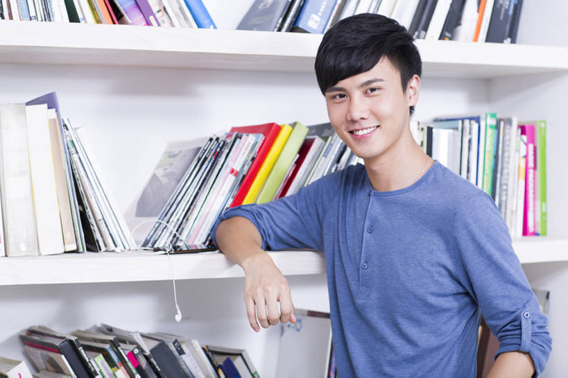 东方人,成年人,一个人,商务人士,商务男性,办公室,笑,微笑,露齿笑,横图,室内,白天,正面,衬衫,商务,快乐,幸福,骄傲,成功,信心,技术,书架,北京,中国,亚洲,仅一个男性,仅一个人,套装,工作,注视,休闲装,现代,仅一个年轻男性,观察,看,靠,靠着,站着,职业,活力,摄影,观看,技巧,察看,享乐,企业,公司,工作室,成就,关注,肖像,手艺,商务装,工薪阶层,东亚,技能,技艺,男人,男性,年轻男性,亚洲人,中国人,年轻人,白领,上班族,设计,书,半身,彩图,衬衣,妙技,办公室职员,本领,广告业,bj175