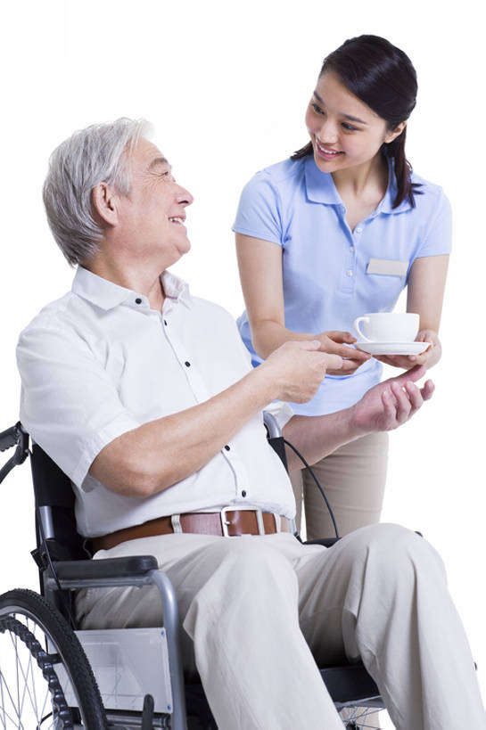 咖啡,东方人,成年人,老年人,头发,两个人,护士,医院,笑,微笑,露齿笑,竖图,白天,抠图,白色背景,正面,快乐,幸福,茶,北京,中国,亚洲,弯腰,握,咖啡杯,年轻,休闲装,白色,轮椅,医护人员,医疗人员,职业,休闲,健康,面对面,放松,亲密,服务,护理,握着,摄影,名牌,生活方式,看护,协助,医疗,退休,白衣天使,关爱,残疾,东亚,热饮,瘫痪,恢复,陪同,疗养院,责任,经过,陪伴,信任,老年男性,男人,男性,年轻女性,女人,女性,亚洲人,中国人,年轻人,茶杯,休闲活动,坐着,彩图,影棚拍摄,给予,收容所,家庭护理,伴随,bj175