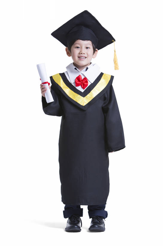 东方人,儿童,一个人,学生,站,笑,微笑,露齿笑,竖图,留白,抠图,白色背景,正面,快乐,兴奋,幸福,纯洁,骄傲,成功,信心,北京,中国,亚洲,仅一个男性,仅一个人,握,正装,文凭,教育,注视,刺激,小孩,观察,看,站着,仅一个小孩,活力,可爱,童年,童趣,握着,摄影,流苏,生长,生活方式,观看,希望,幽默,察看,知识,证书,学士帽,毕业生,毕业,关注,肖像,学士服,梦想,童真,东亚,烂漫,无邪,发展,垂布,学士袍,学位帽,天真,男孩,男人,男性,亚洲人,中国人,孩子,站立,彩图,全身,影棚拍摄,装扮,男生,小学生,bj175