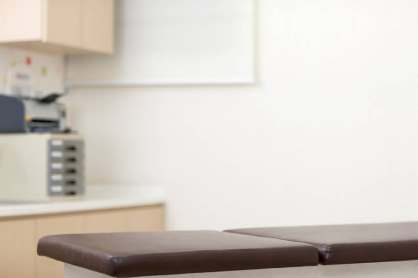 无人,医生,医院,横图,室内,白天,床,北京,中国,亚洲,一排,整齐,器材,床单,干净,被子,排列,病床,医疗用品,医护人员,医疗人员,摄影,医疗,卫生,被单,队列,医疗器械,东亚,医疗机构,大夫,彩图,病院,诊所,护理床,医疗床,门诊部,考场,bj175